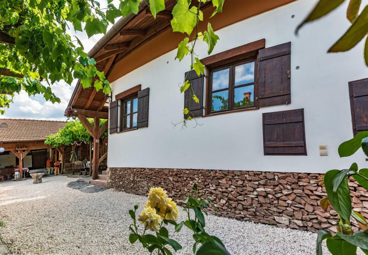 Pajta Apartman Eger Exterior photo